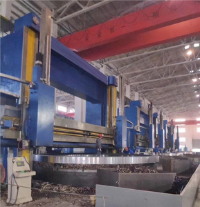 Torre vertical CNC torneiras
